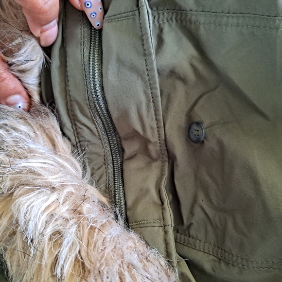 Mountain HardWear Forest Green Vest - Picture 8 of 9